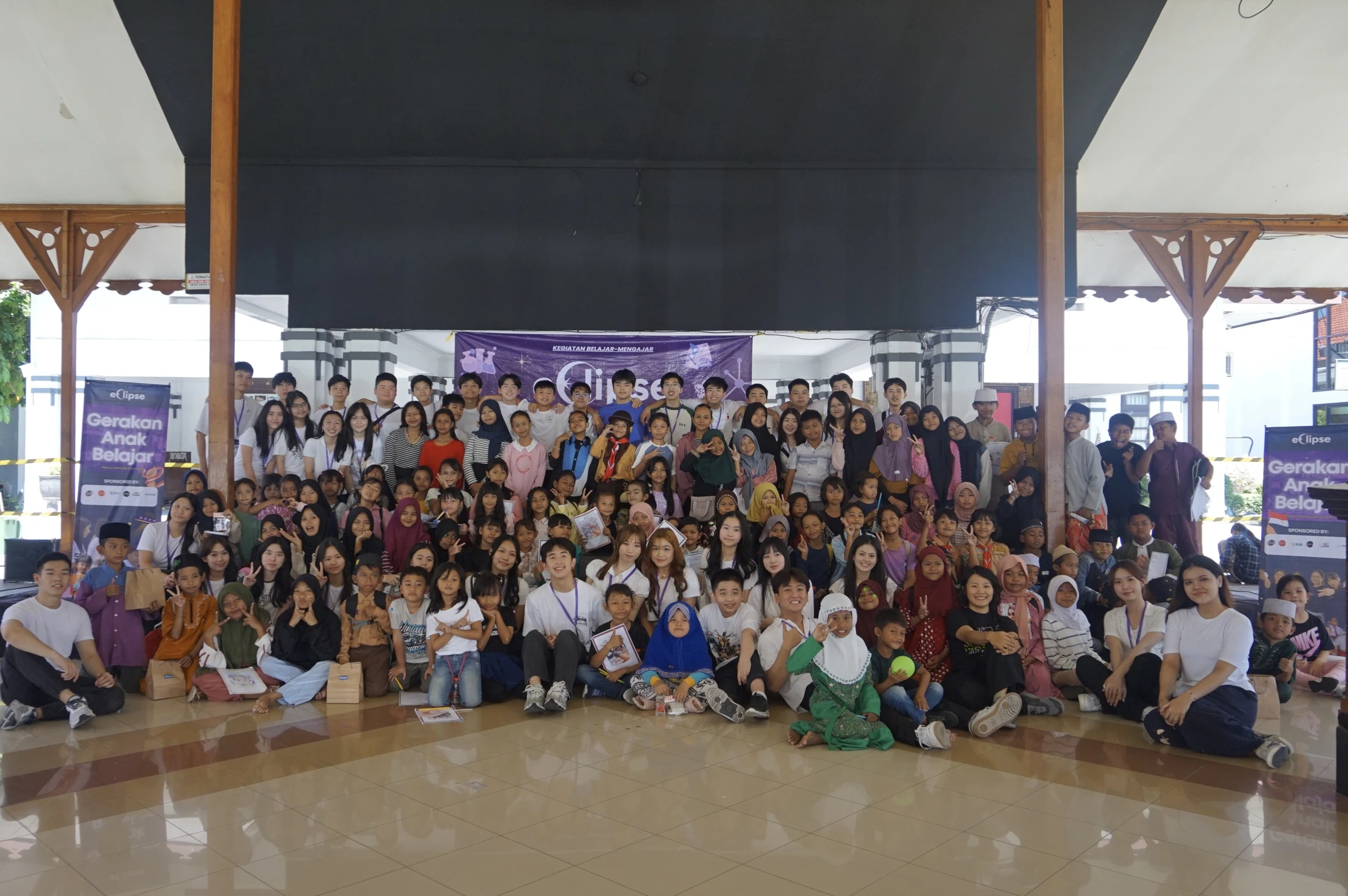Children and volunteers at EclipseLearns’ biggest Gerakan Anak Belajar event