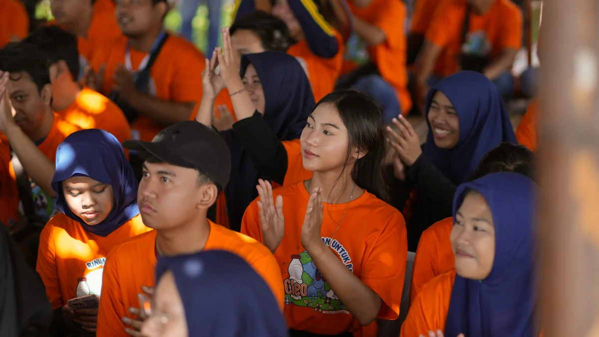 Participants gathered at the mangrove event with Cleo